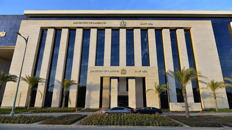 العمل: جميع خدمات “الوزارة” مجانية ولا وسطاء في فرص العمل بالداخل أو الخارج