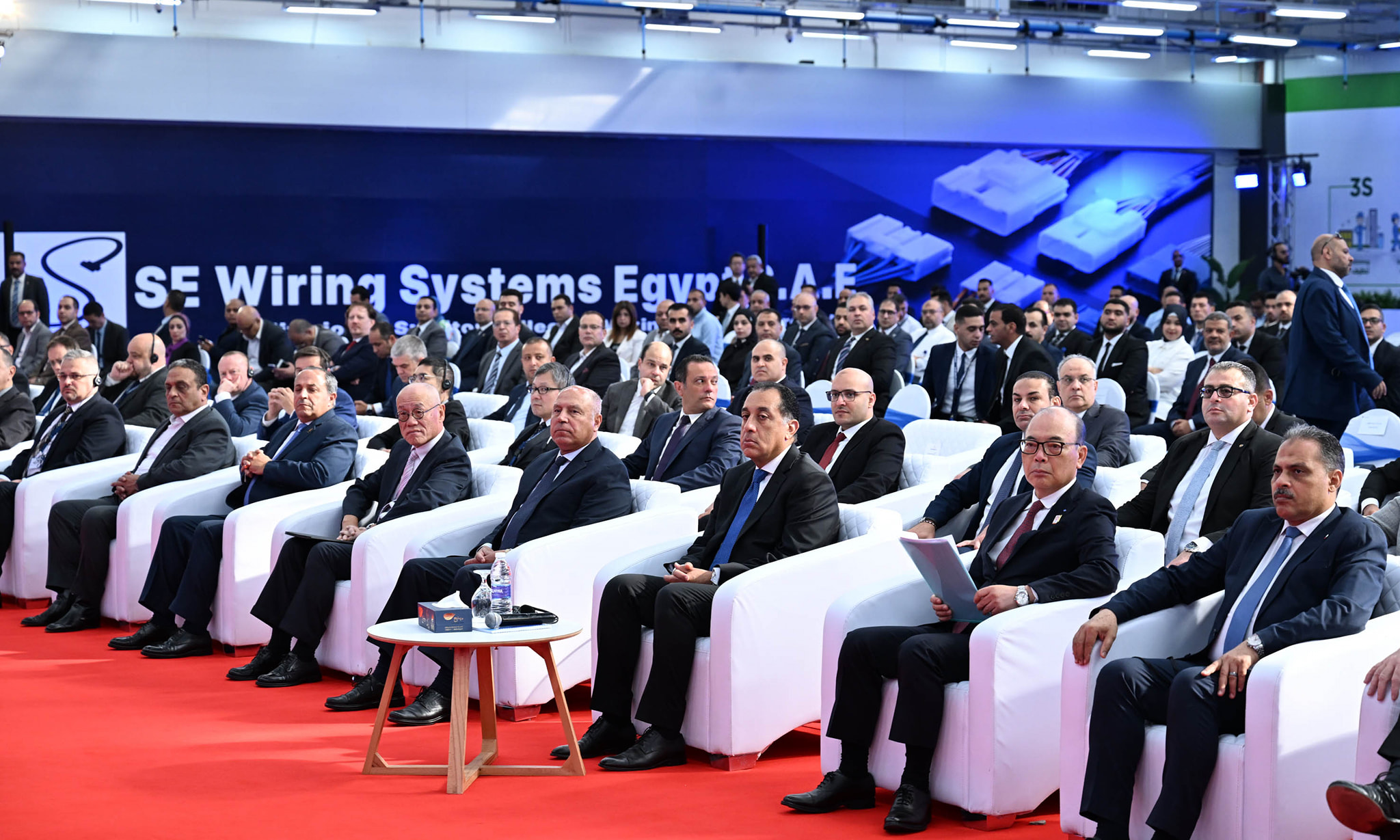 مدبولي يفتتح أحد أكبر مصانع العالم بإنتاج الضفائر الكهربائية