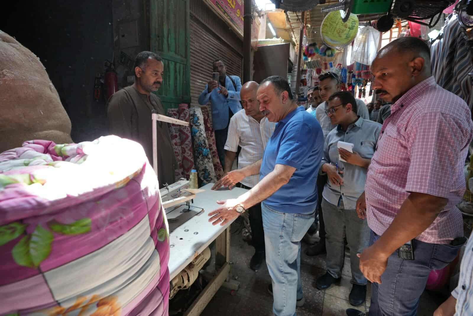 محافظ أسيوط يتفقد نتائج حملة إزالة الإشغالات بالقيسارية والسكة الجديدة بحي غرب