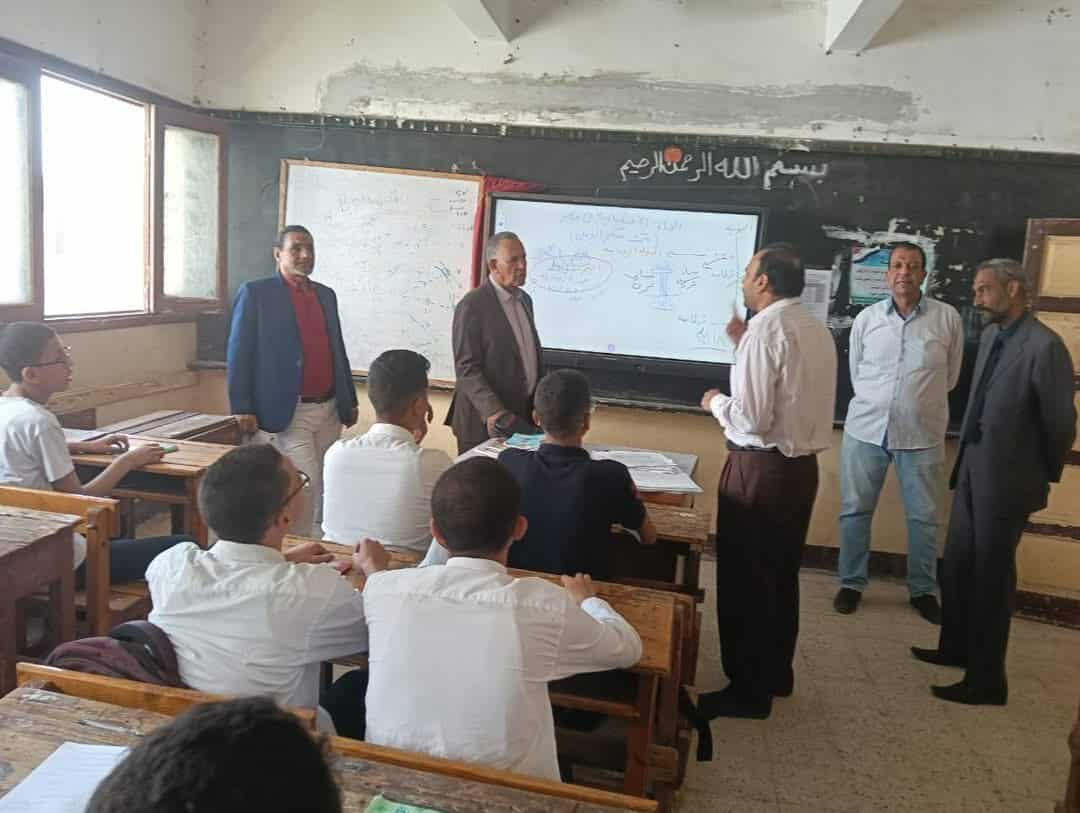 مدير تعليم أسيوط يتفقد مدارس قرية النخيلة وادارتها بابو تيج