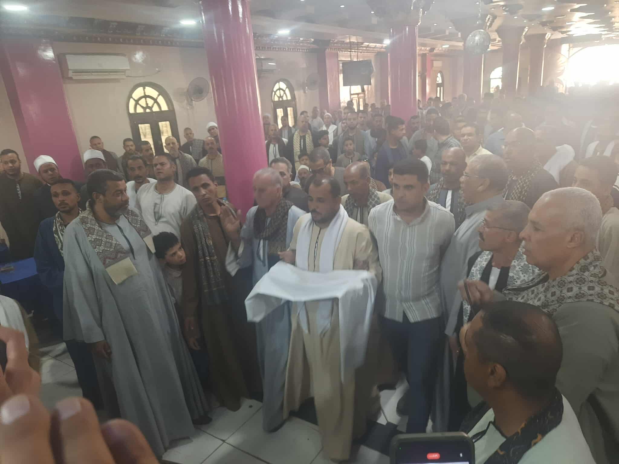 الكفن ينهي خصومة ٣ عائلات بسبب غبار تروسيكل بساحل سليم في أسيوط