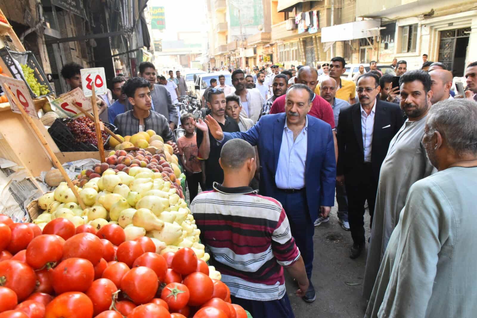 “لا مساس بالأرزاق”.. محافظ أسيوط يتفقد شارع رياض عقب إزالة الإشغالات