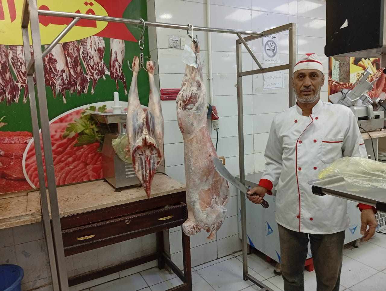 بأسعار مخفضة استعدادًا لعيد الأضحى..طرح لحوم طازجة بمختلف مراكز أسيوط