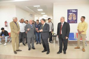 محافظ أسيوط يزور جامعة بدر.. ويتفقد قافلة طبية مجانية بالتعاون مع الصحة ومعرضاً فنياً