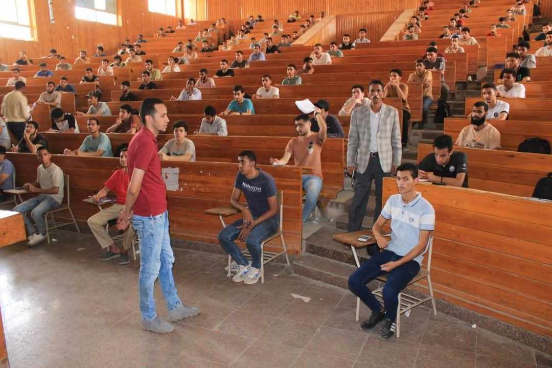 عميداً كليتي التربية والزراعة جامعة الأزهر بأسيوط يتابعان امتحانات الفصل الدراسي الثاني