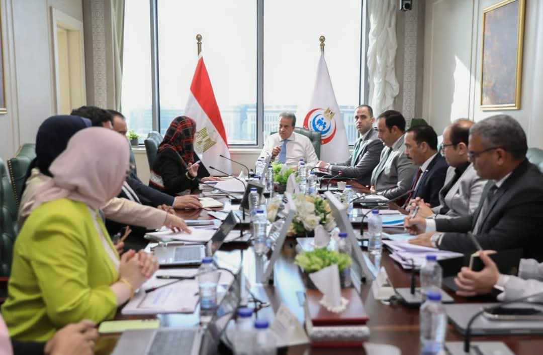 وزير الصحة يناقش مشروع موازنة قطاع الصحة للعام المالي 2026/2025