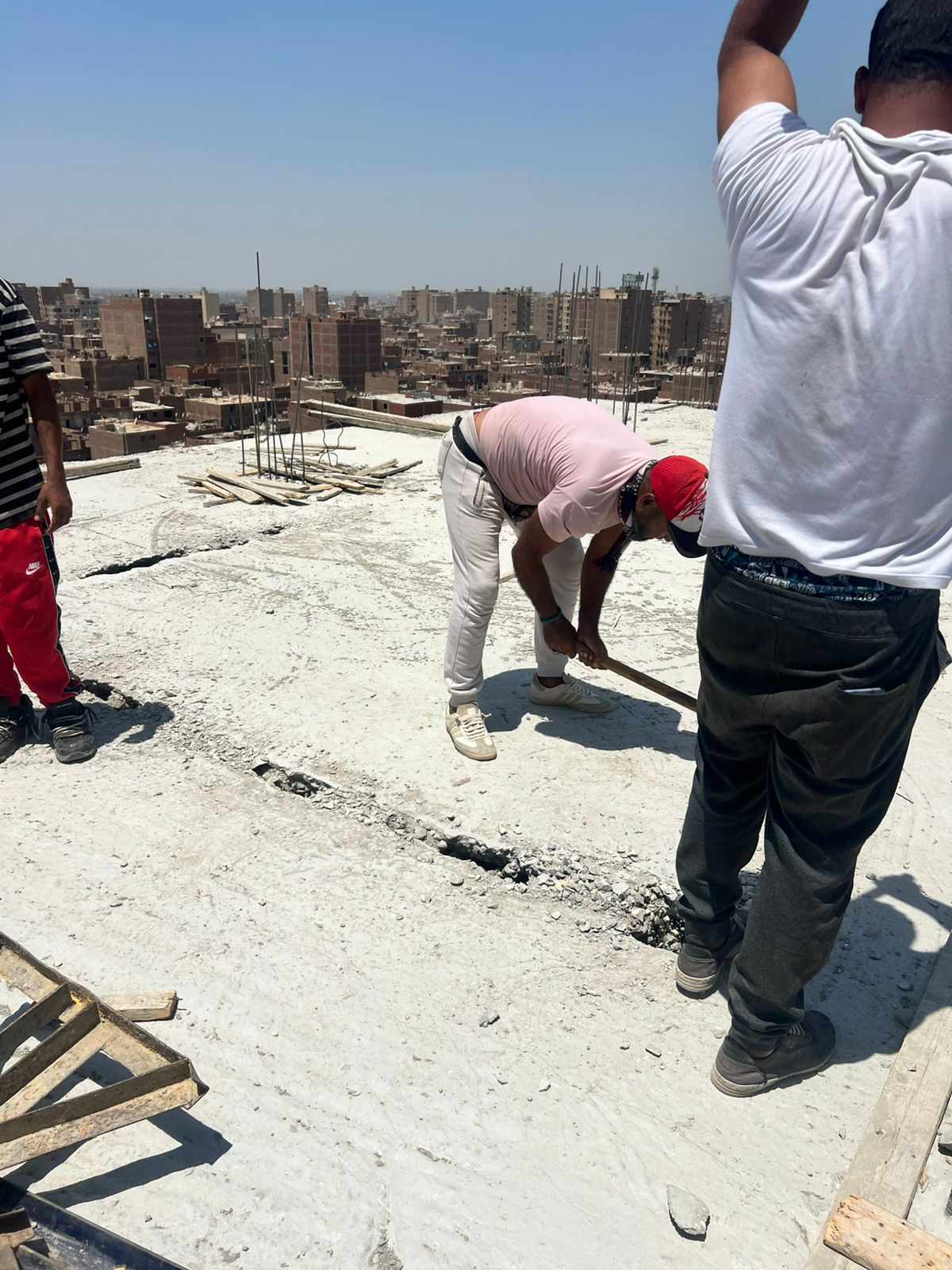 الجيزة: إزالة أدوار مخالفة بعقارات في حي الهرم