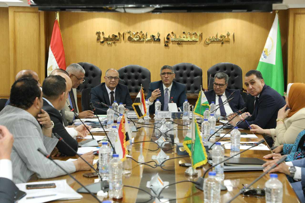 محافظ الجيزة يجتمع بأعضاء مجلس النواب لبحث شكاوى المواطنين