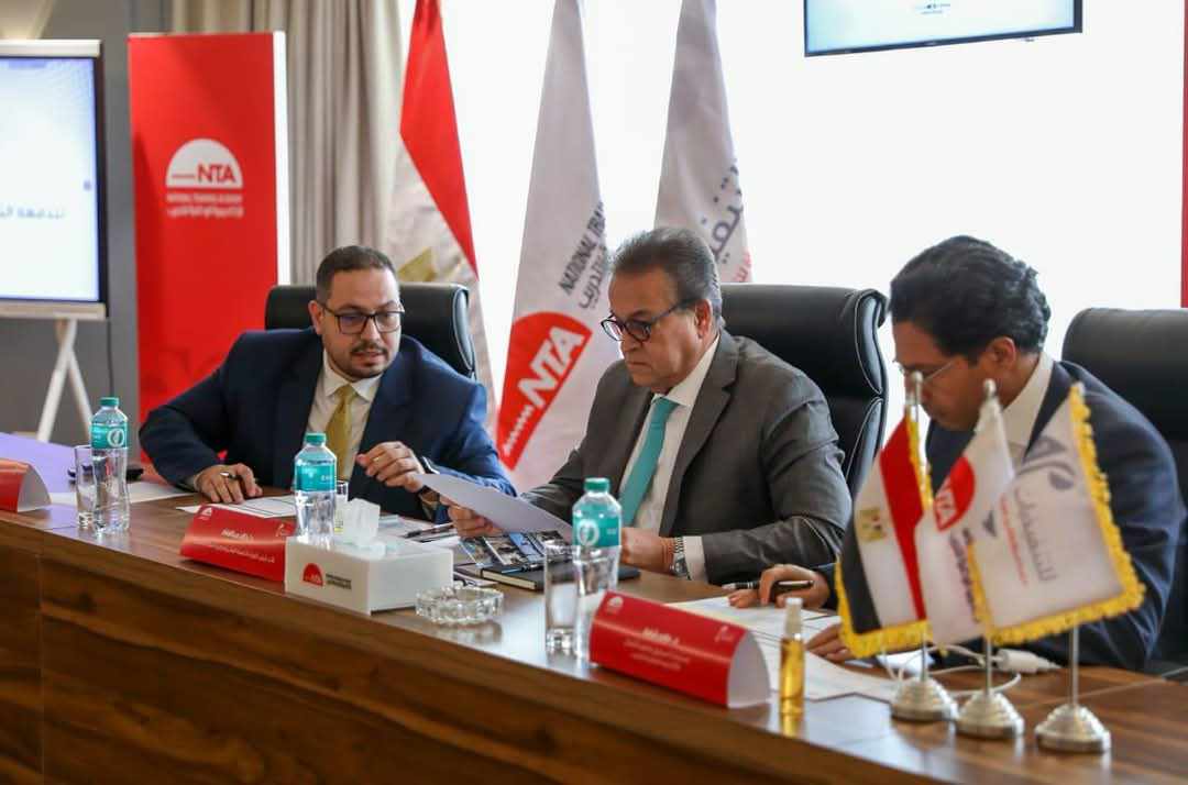 وزير الصحة يترأس إحدى لجان اختبارات القبول لبرنامج “المرأة تقود للتنفيذيات”