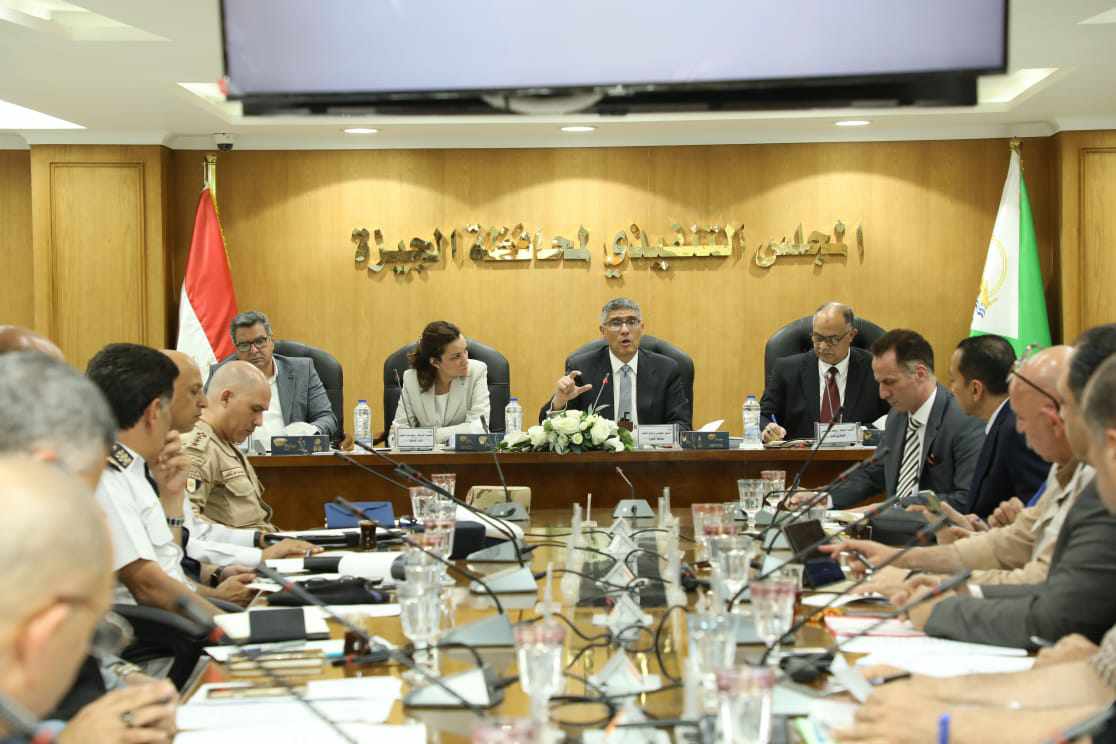 محافظ الجيزة يترأس اجتماع المجلس التنفيذي