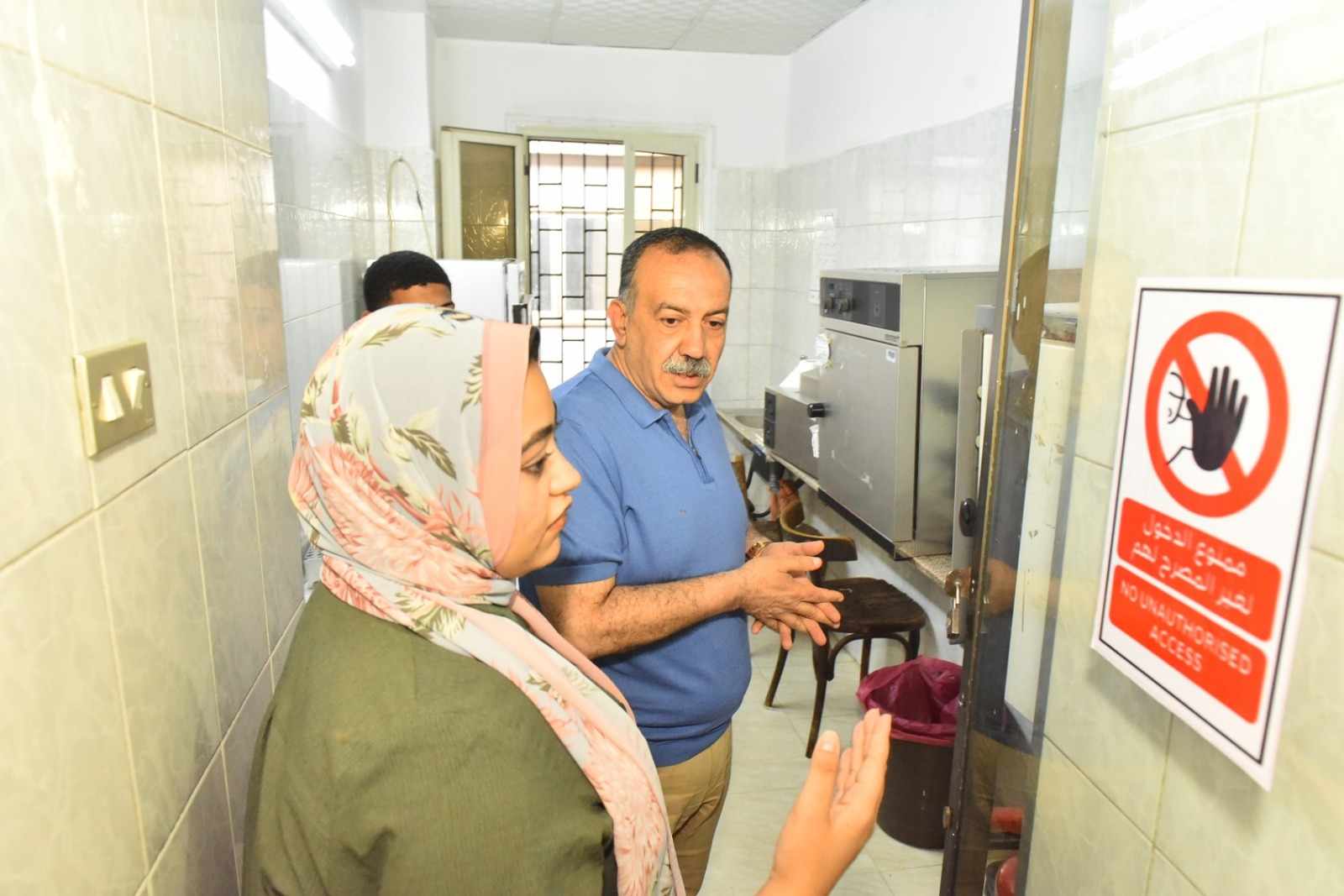 محافظ أسيوط يتفقد مستشفى الرمد بحي شرق ويلتقي بعض المرضى