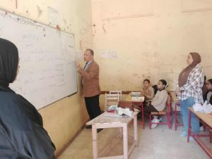 وكيل تعليم أسيوط يتابع انتظام الدراسة ببعض مدارس الإدارة