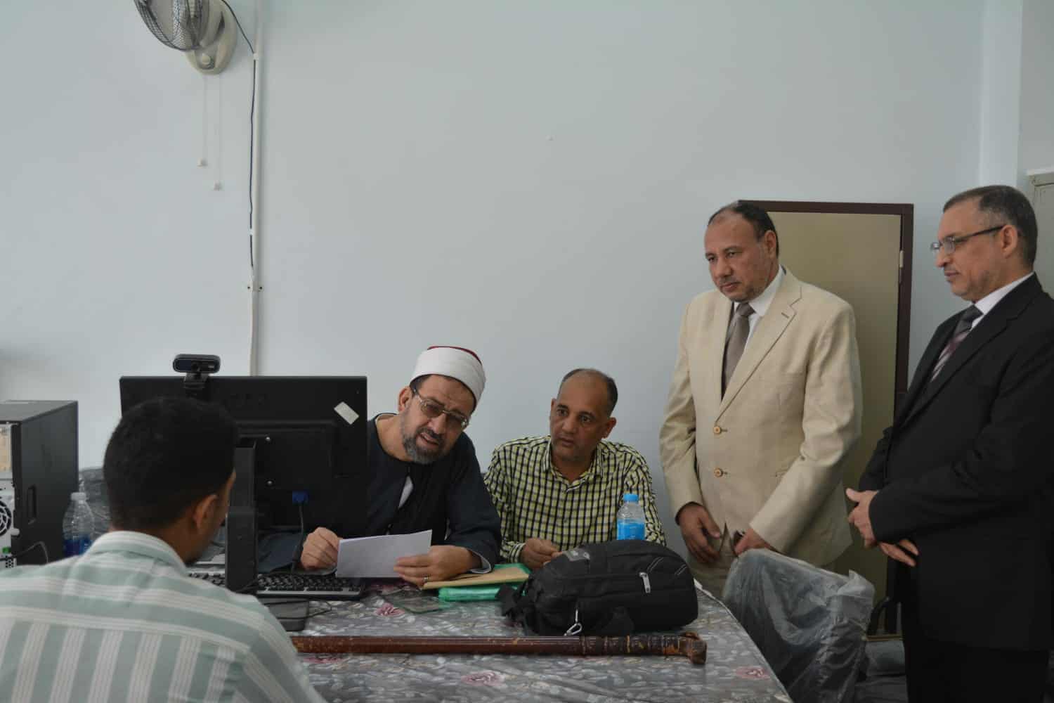 نائب رئيس جامعة الأزهر للوجه القبلي يتابع سير الامتحانات الشفوية الإلكترونية بأسيوط