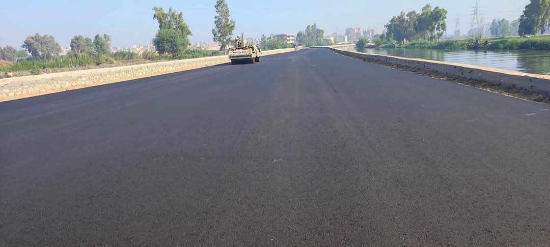 محافظ الغربية يتابع أعمال رصف كورنيش المحلة الجديد قبل الإنتهاء منه