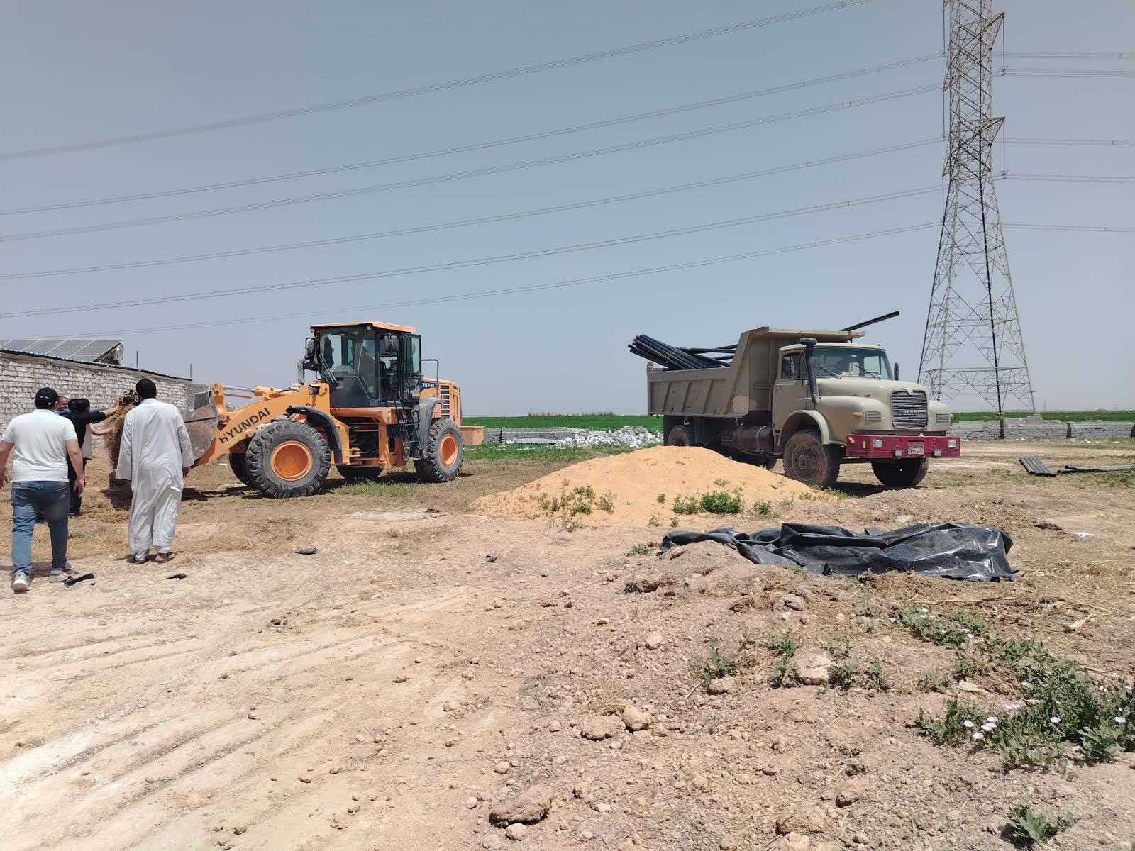 جهاز مدينة برج العرب الجديدة يزيل مخالفات بناء وإشغالات بعدة مناطق