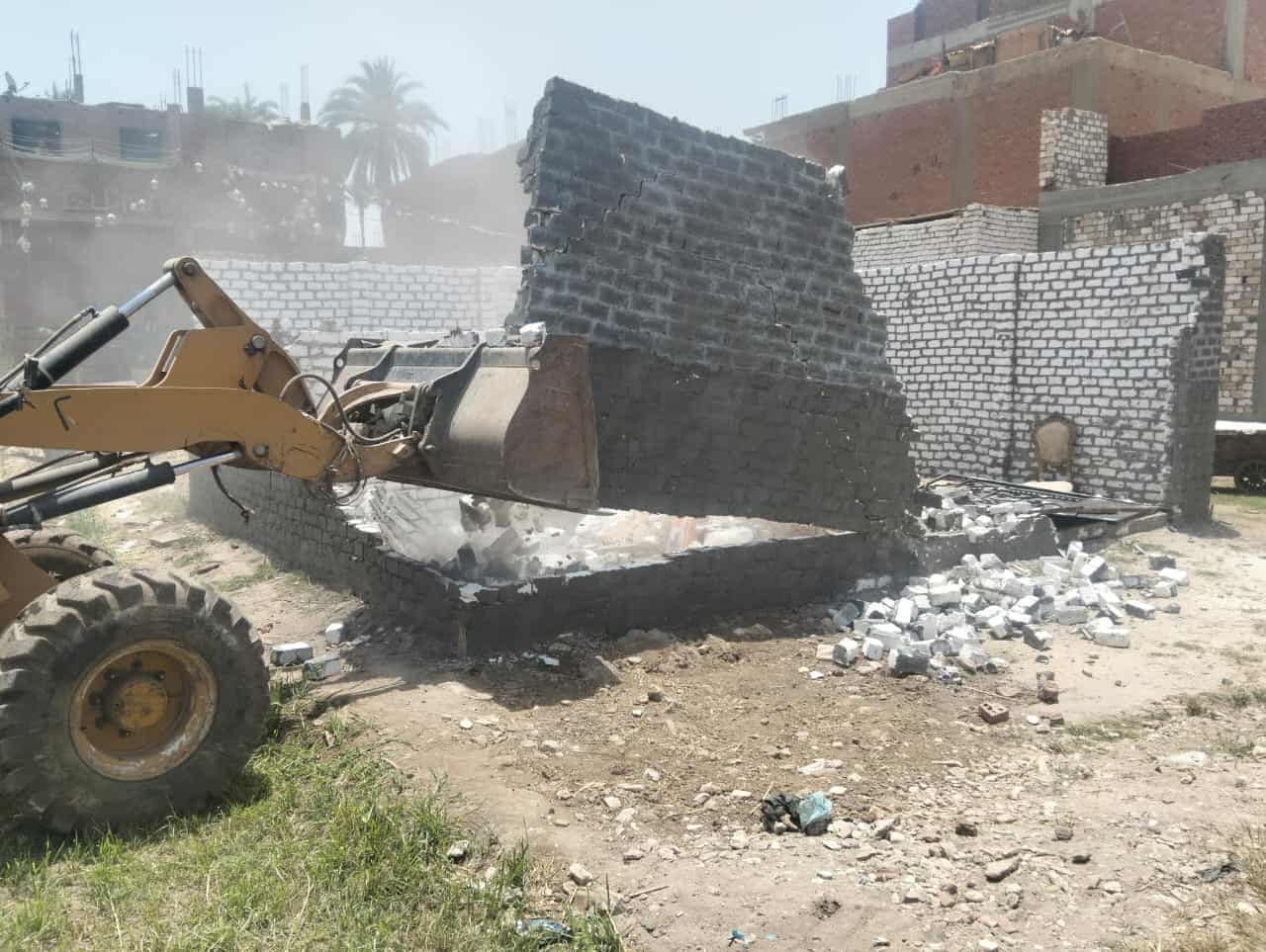 إزالة 15 حالة تعد على أراضي زراعية وأملاك دولة بمركزي أسيوط وساحل سليم