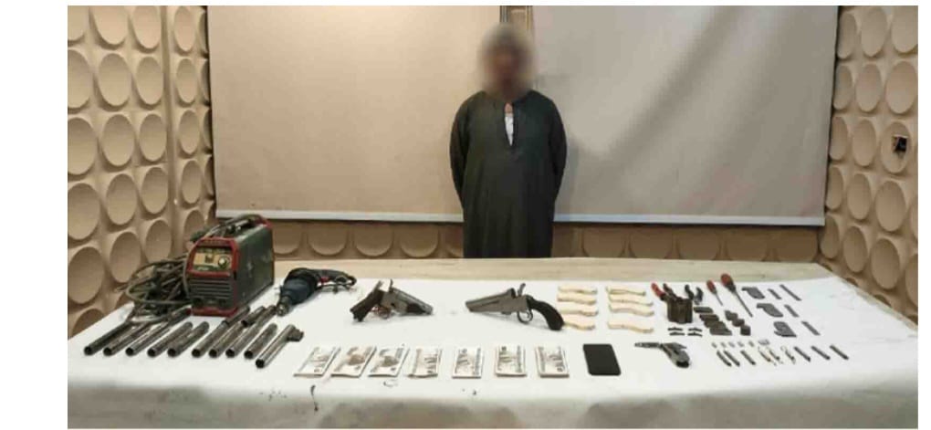 ضبط ورشة لتصنيع الأسلحة النارية بمدينة بدر