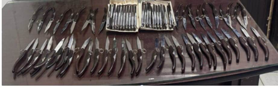 ضبط شخصين بحوزتهما 72 مطواة بعد عرضها للبيع على الأنترنت بالوايلى