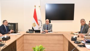 وزير الري يبحث نتائج الدراسة البحثية “لتحديد مواقع الآبار الجوفية المخالفة