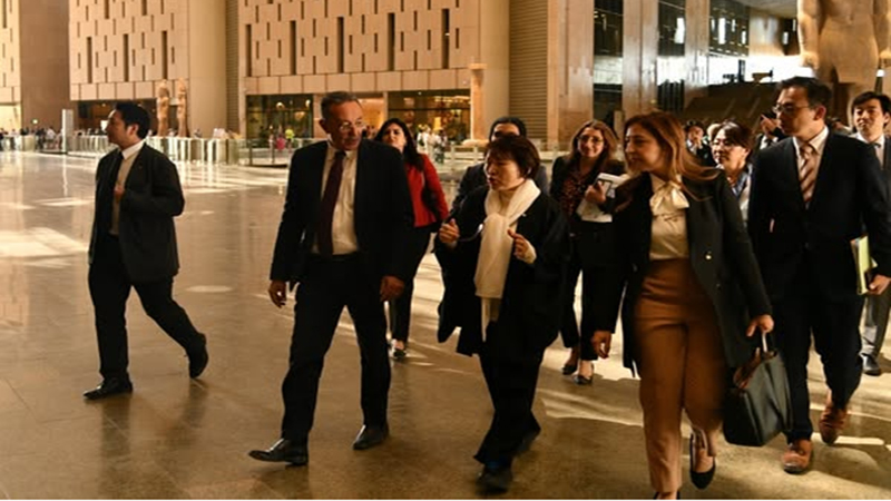 المتحف المصري الكبير يستقبل رئيس جمهورية جزر القمر ووزيرة التعليم والثقافة اليابانية