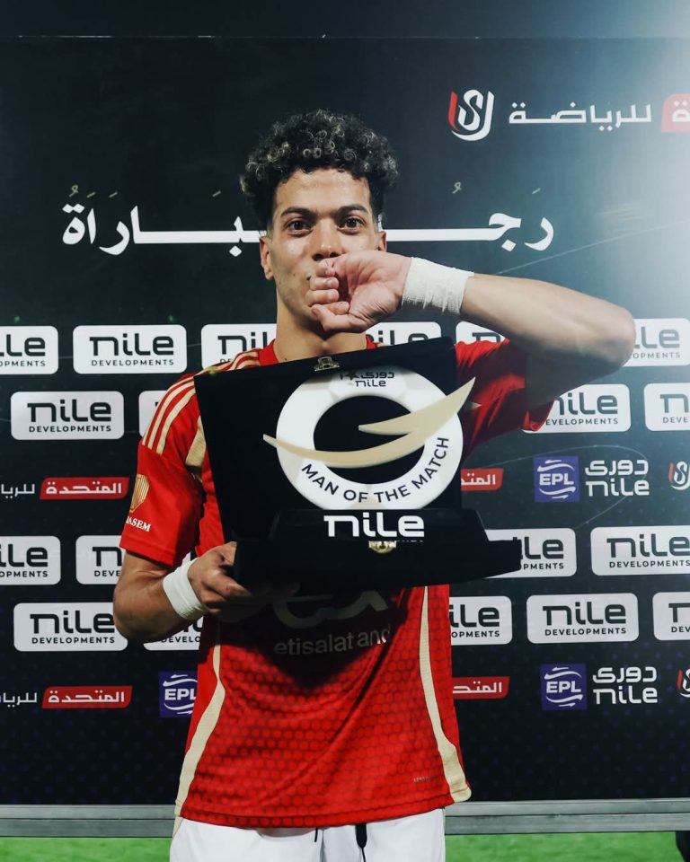 امام عاشور عقب حصده جائزة أفضل لاعب بالمباراة