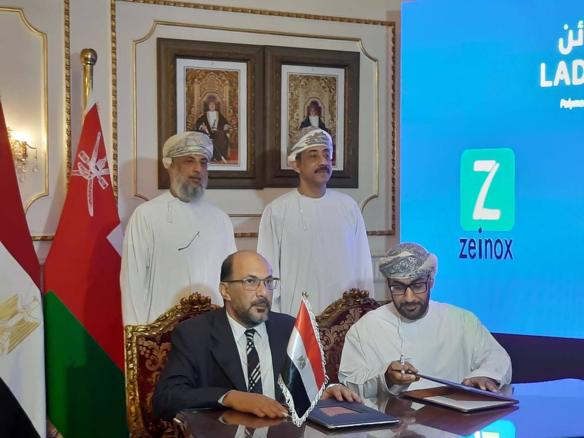 سفير عمان بالقاهرة يشهد توقيع شراكة بين “زينوكس” ومجموعة “أوكيو” لإنشاء مصنع بلاستيك