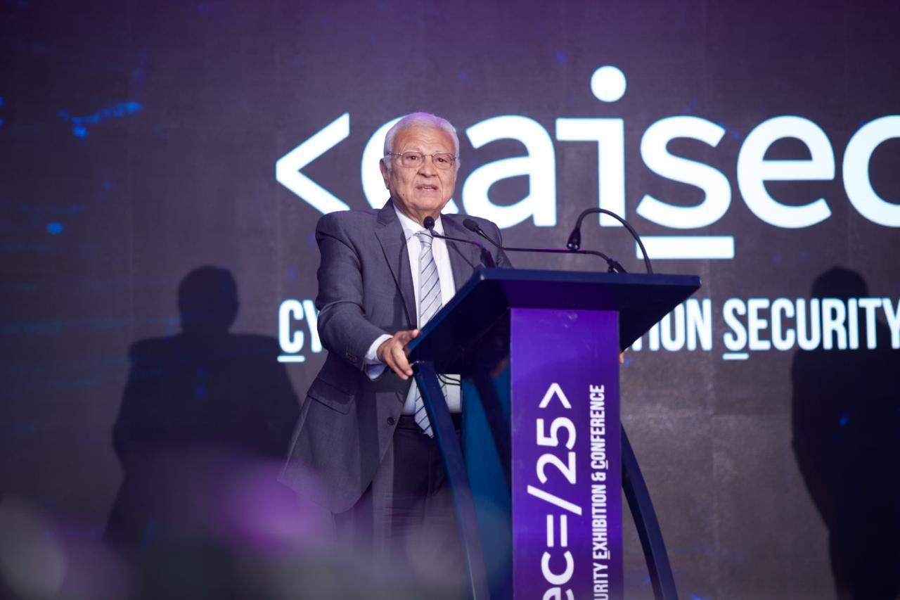 CAISEC’25 يكرم المهندس عاطف حلمي وزير الاتصالات وتكنولوجيا المعلومات الأسبق خلال فعالياته