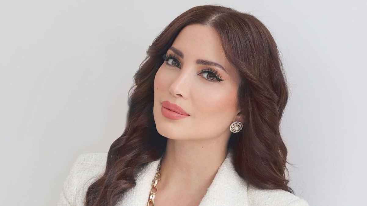 نسرين طافش تخطف الأنظار بإطلالة صفراء