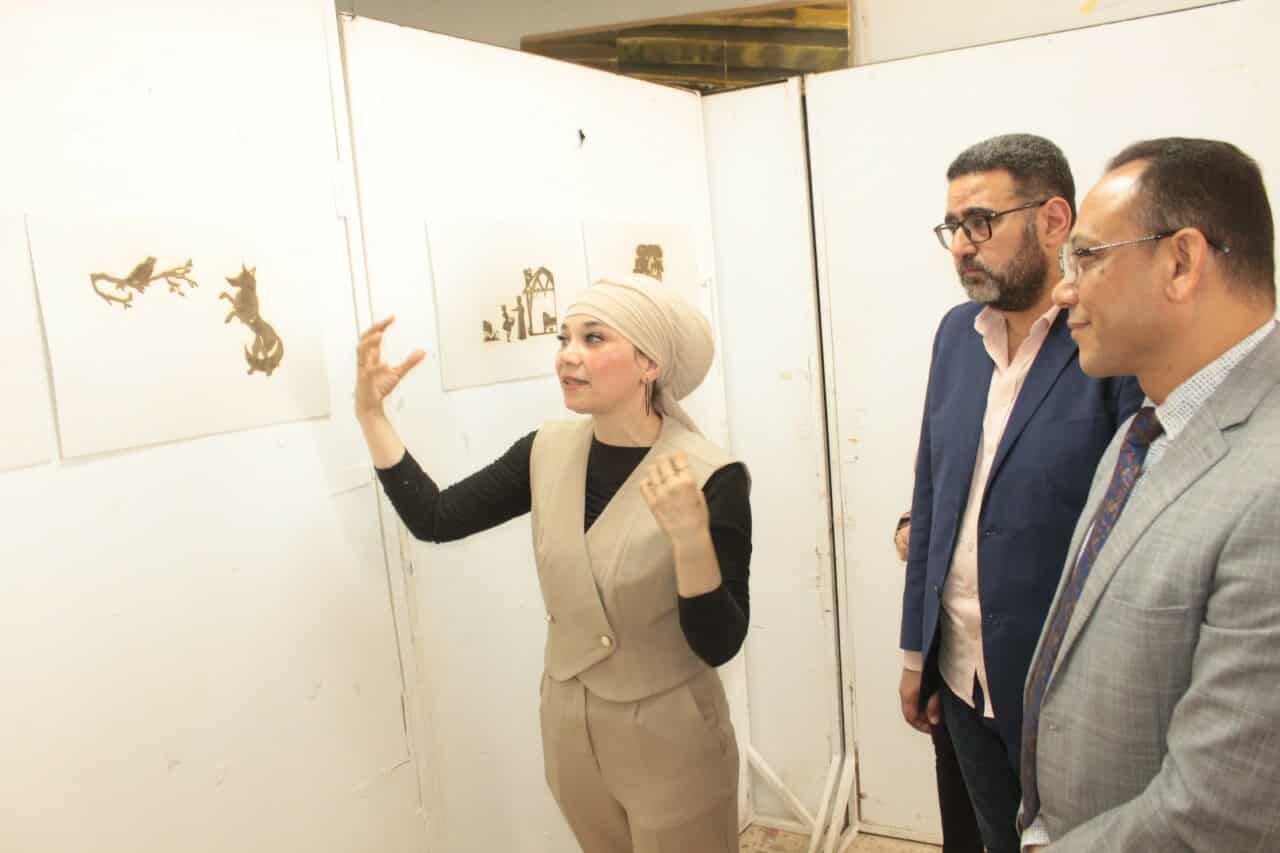 افتتاح معرض “التكنولوجيا الرقمية وتاثيرها على الرسوم القصصية للأطفال المكفوفين” بجامعة أسيوط