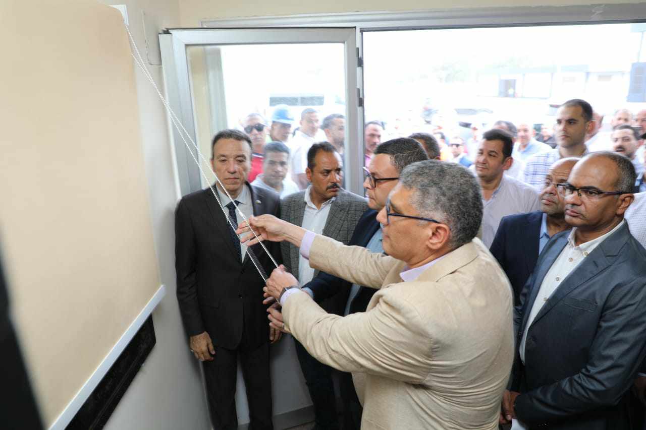 وزير الإسكان ومحافظ الجيزة يفتتحان المرحلة الأولى من محطة مياه الشرب بأوسيم بطاقة 60 ألف م3/ يوم