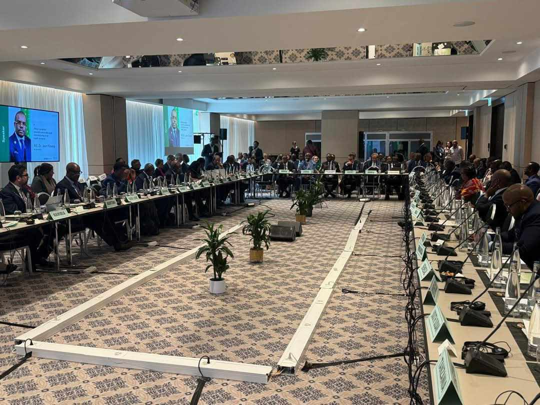 وزير الصحة يؤكد التزام مصر بتعزيز التصنيع المحلي للمنتجات