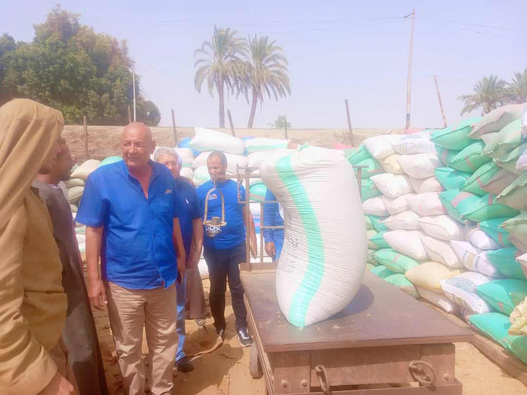 وكيل زراعة أسيوط يتابع سير توريد القمح بالشون بمنطقة نزلة عبداللاه