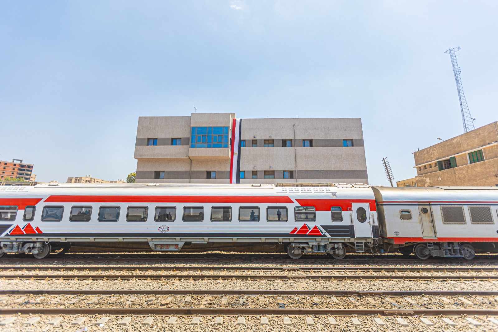 إشارات إلكترونية متطورة تدخل الخدمة على خط بنها – بورسعيد