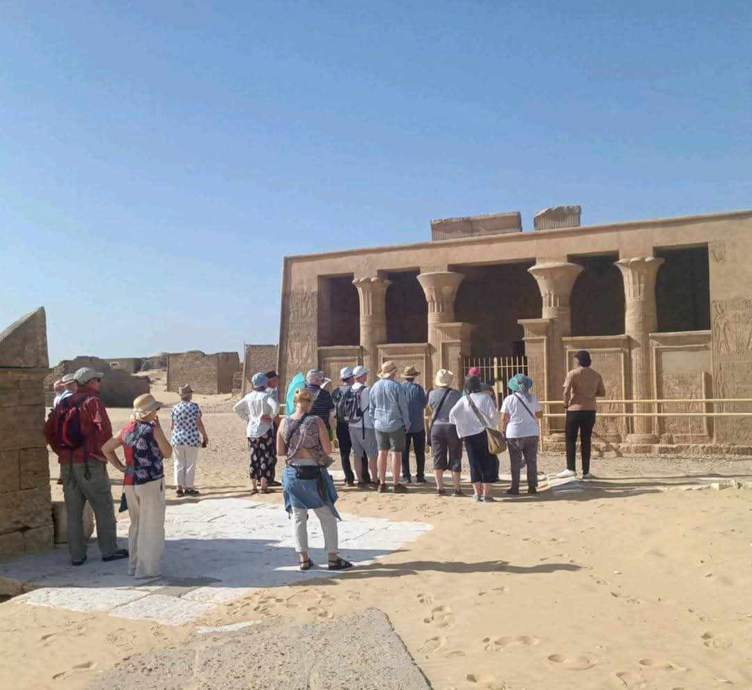 وفد سياحى ألماني يزور منطقتي بني حسن وتونا الجبل بالمنيا