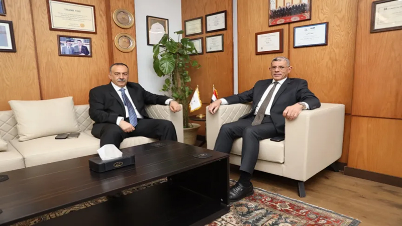 محافظ أسيوط يبحث مع الرئيس التنفيذي لوكالة الفضاء المصرية إنشاء معهد بالمحافظة