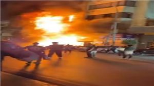 “مات زعلان مني”.. قهرة وذهول شقيق ضحية حريق مطعم مصر الجديدة