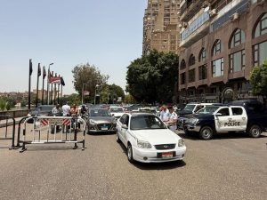 حملة أمنية في الزمالك تضبط عددا من الخارجين عن القانون