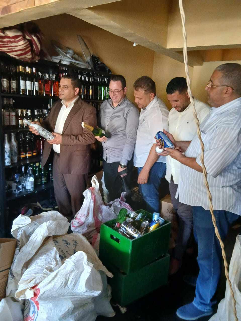 ضبط محل خمور غير مرخص في الشيخ زايد