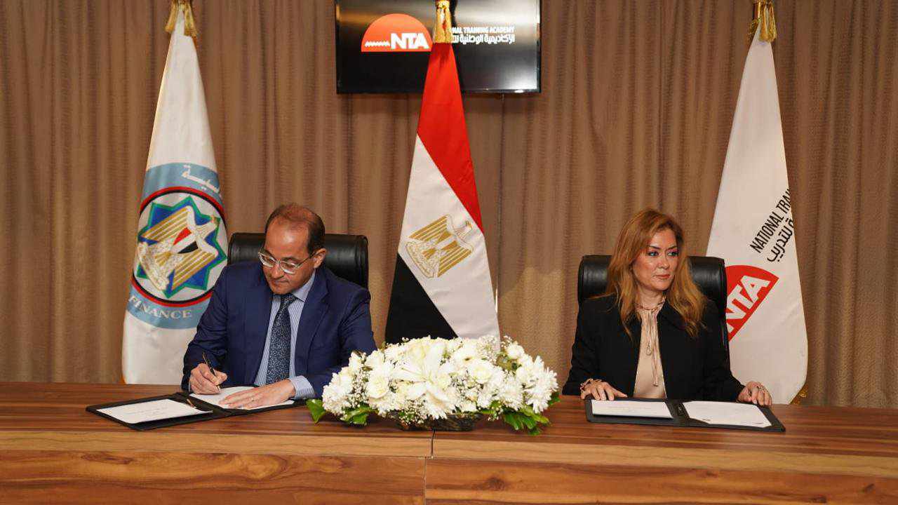 بروتوكول لتأهيل كوادر “المالية”  ضمن مشروعها القومى “أنت أولاً”