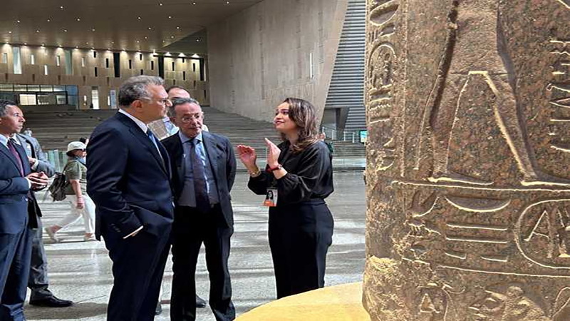 المتحف المصري الكبير يستقبل كبير مستشاري الرئيس الأمريكي للشؤون العربية والشرق الأوسط