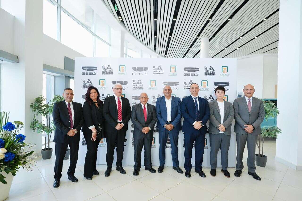 نسبة مكون محلي لا تقل عن 40%.. البنك الأهلي يوقع بروتوكولا لتوريد وتسليم سيارات “جيلي”