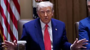 «ترامب» يفصل شبكة الأرباح عن «أبل»