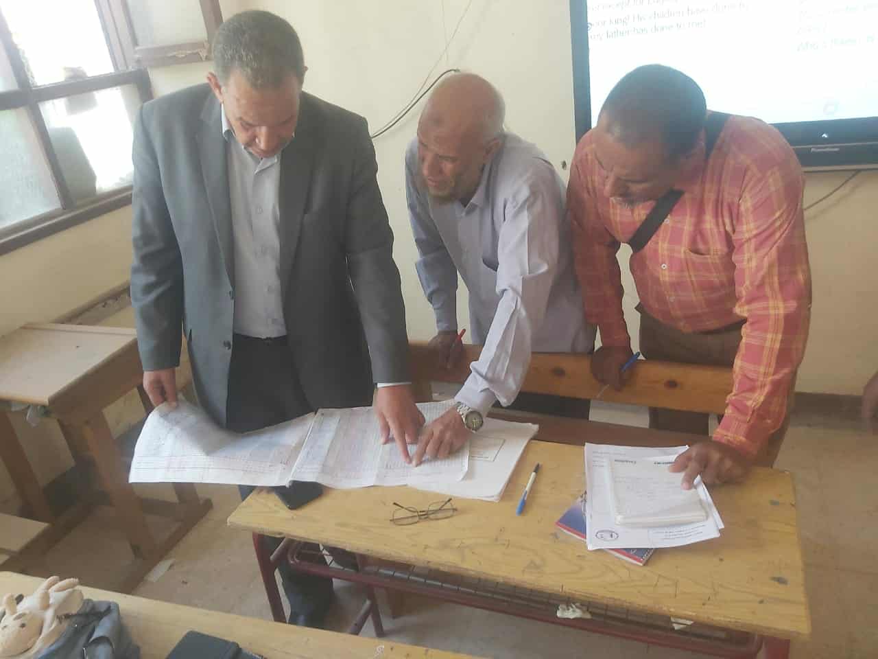 وكيل تعليم أسيوط يتفقد بعض مدارس إدارة منفلوط التعليمية