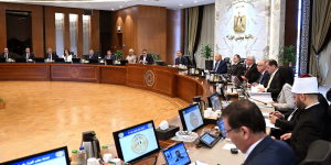 رئيس الوزراء يرحب بوقف إطلاق النار في اليمن