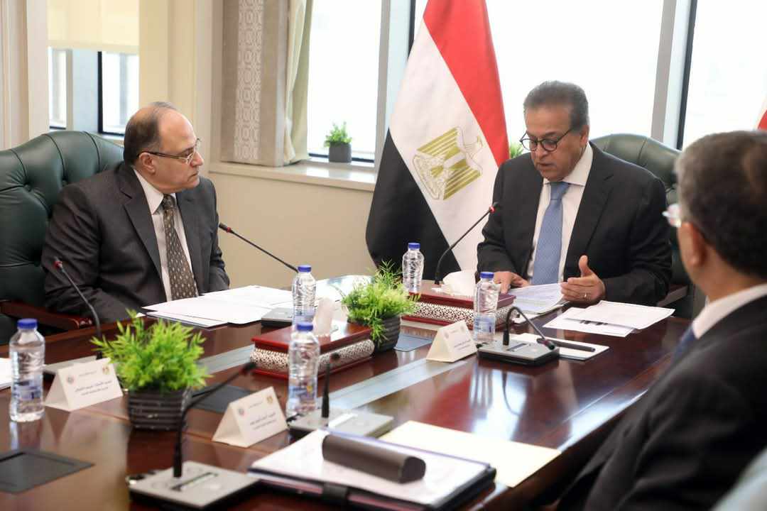 وزير الصحة يناقش الموارد المالية لصندوق مواجهة الطوارئ والأمراض الوراثية