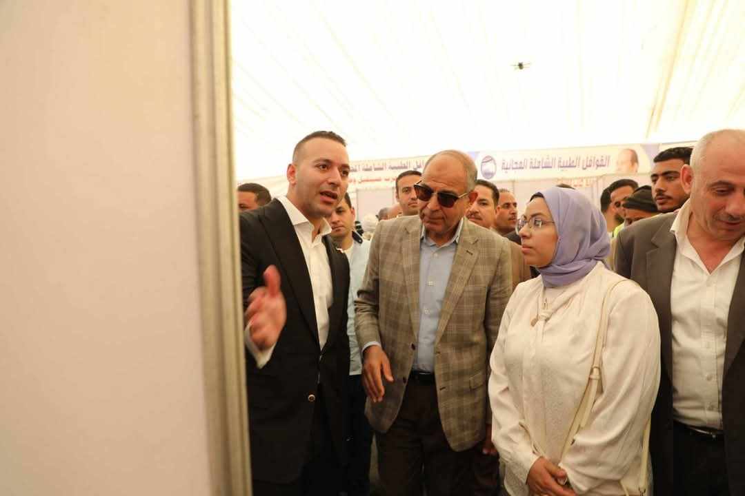 محافظ المنيا يشهد فعاليات القافلة الطبية المجانية بمغاغة