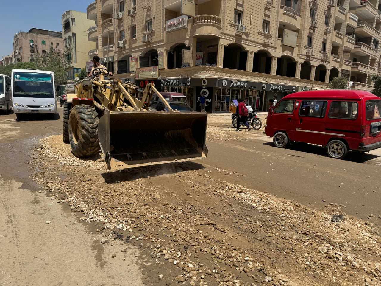 الجيزة: إصلاح كسر مفاجئ بخط مياه بمنطقة “د” بقطاع هضبة الأهرام