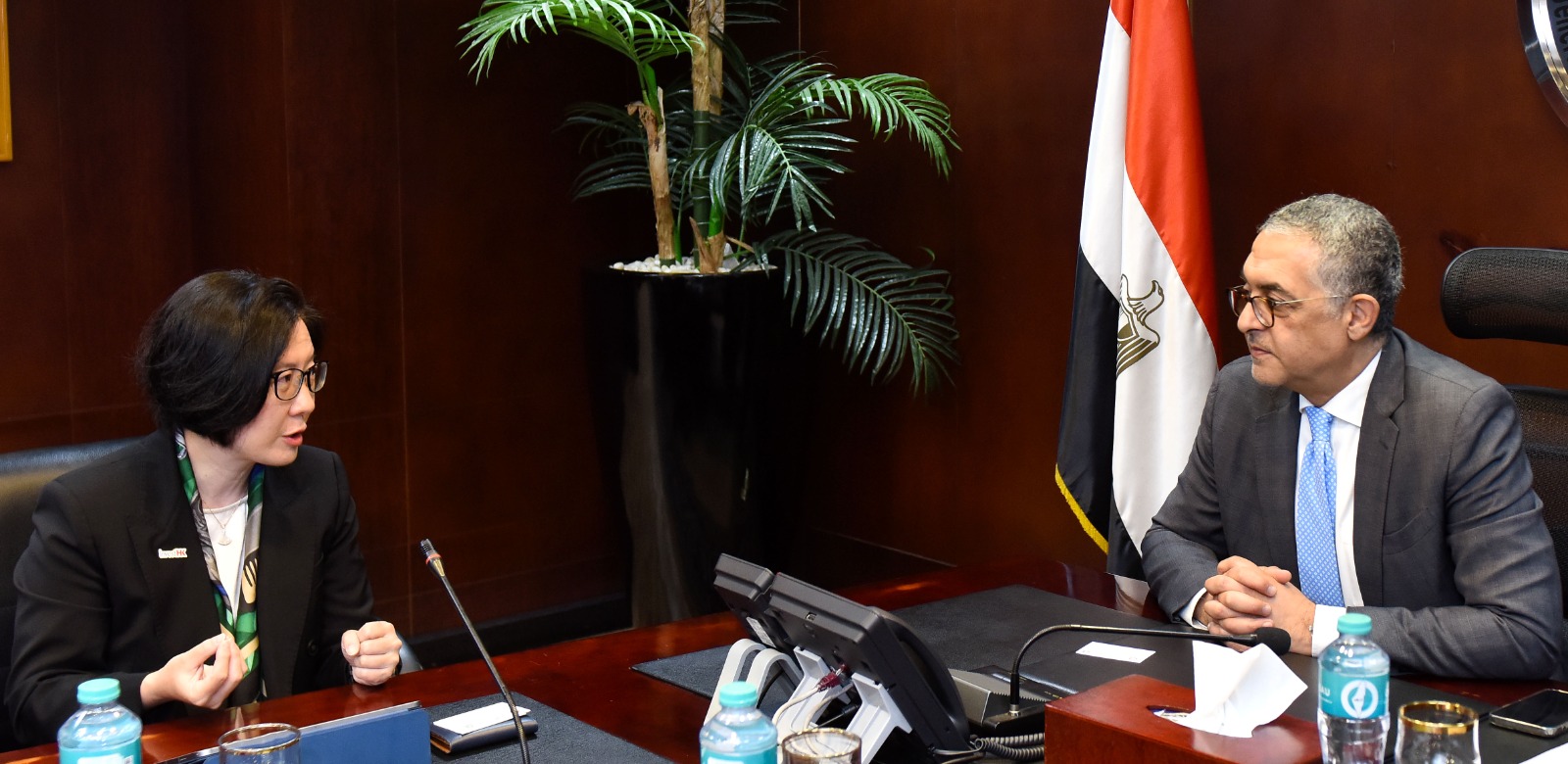 هيئتا الاستثمار في مصر وهونج كونج تبحثان مستقبل مناطق المال والأعمال