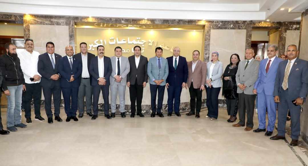 وزير الشباب والرياضة يلتقي أعضاء مجلسي النواب والشيوخ بني سويف في حضور المحافظ