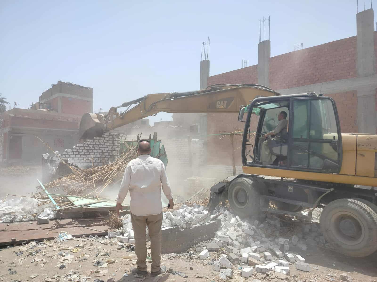 إزالة 50 حالة تعدي بمراكز أبوتيج وأسيوط ومنفلوط واسترداد 798 فدان أملاك دولة